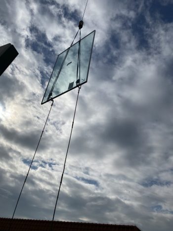 神奈川にてガラス取り付けしてきました。