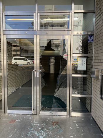 船橋にて硝子を交換してきました。